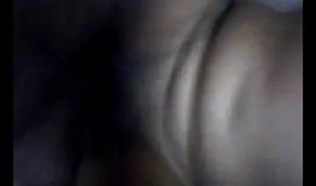 Una star del cinema che fa sesso con nonna lo prende in culo un uomo calvo.
