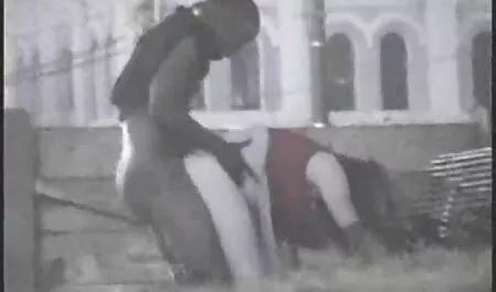 Due ragazzi dai capelli castani con una vagina. nonne porno con nipoti