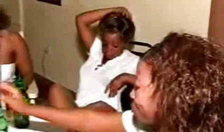 Diirigasi ragazza con i capelli di vecchie nonne inculate sperma.
