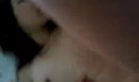 Un vicino nutre Emily Willis sul video porno nonne in calore divano.