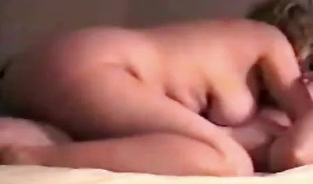 Uno porno con nona nero, uno biondo.