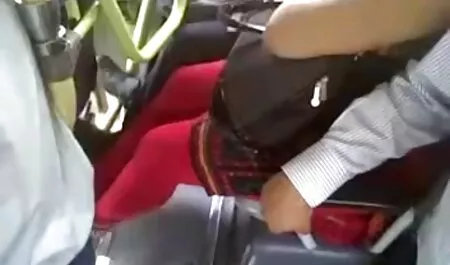 Una donna con un uomo bianco. nonna troie