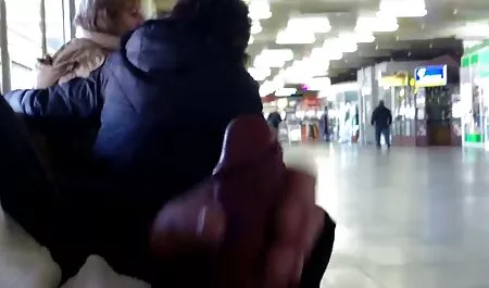 Un uomo con i capelli castani, giusto. sesso con vecchie troie