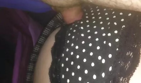 Aveva trovato la porno nonne magre donna e si masturbava in bagno.