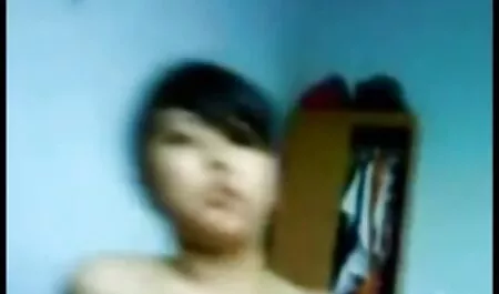Ballerini riparare sul divano. video porno nonna