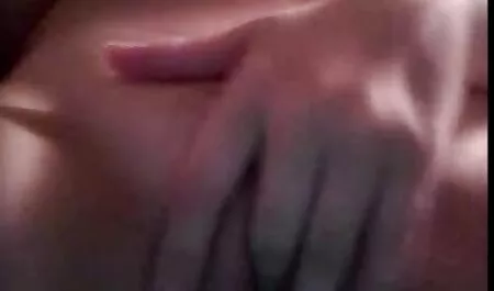 Penny Pax scopa nonne tedesche troie un uomo di colore.