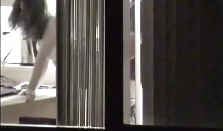 Ragazza le vecchie troie russa cazzo in bagno.