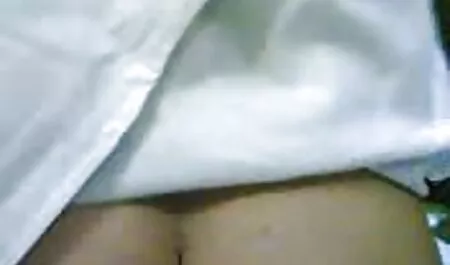 Si concentra su vecchie troie zoccole una ragazza incinta.