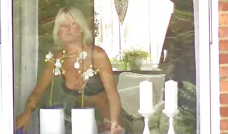 Rossa porno nonne con animali gemeva.