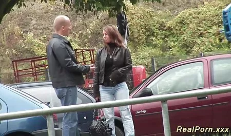 Un tutor www nonne troie cazzo, donna dai capelli castani.
