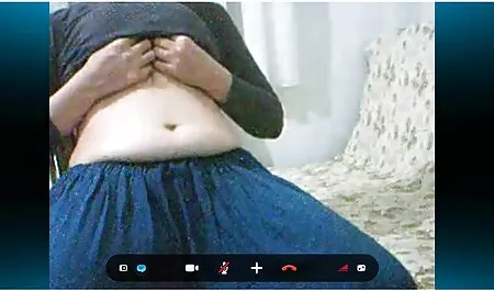 Gioca porno nonne con giovani batteria.