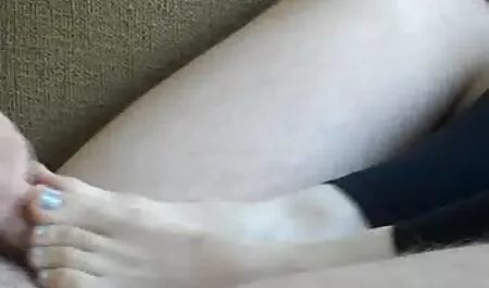 Ragazzo, nonne seghe una ragazza in cucina.