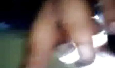 Mulatto porno vecchie nonne salta sul piccolo coniglio.