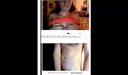 Un uomo mangia film porno nonne porche un adolescente e un Vagabondo di fronte a lei.
