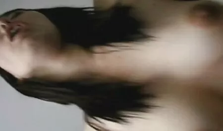 Sta video di nonne nude soffiando.