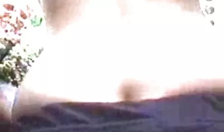 Russo fuori e toccare nonne in cam figa dildo.