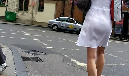 A una donna nonne pelose piace masturbarsi un uomo.