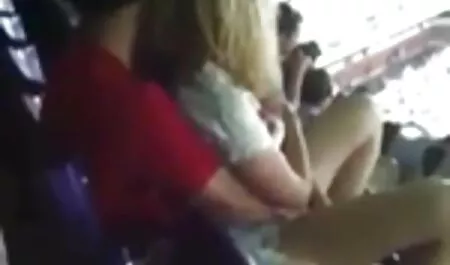 La mamma insegna a sua figlia a fare l'amore. video hard nonne italiane