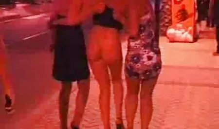 Una ragazza fa porno nonne pelose sesso con un manager in cima al tavolo.