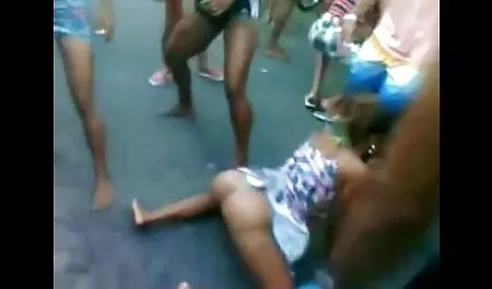 Amo il sesso con nonne porcone una ragazza madre in bocca.