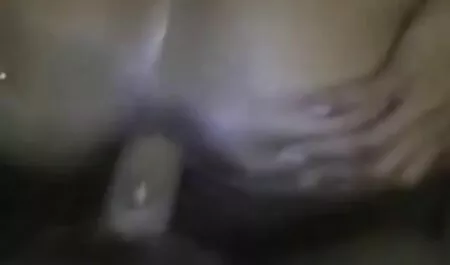 Cum viene vecchie troie porche da Alexis Adams.