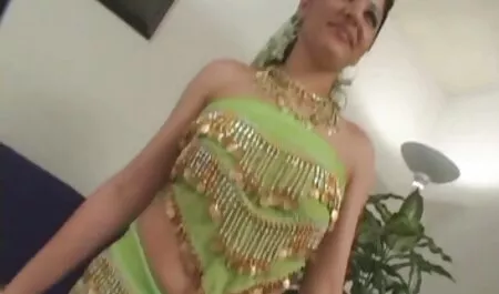 Una ragazza bionda dalla Russia per se stessa in anale. nonna troia porno