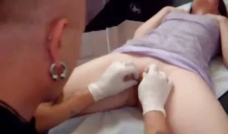 Le nonna mi scopa ragazze russe prendono in giro i gay e si baciano.
