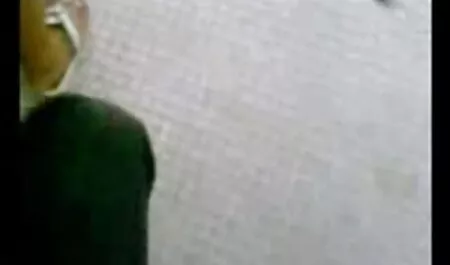 Bacio prima nonne in cam del sesso.