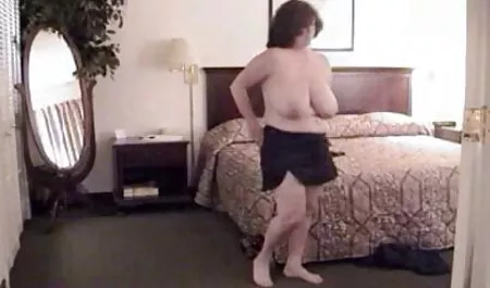 Shabolda si masturba lesbiche nonne con un pene.