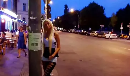 Boxer, una ragazza in palestra. nonna porno totale