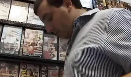 Il collo fuori dal buco. vecchie troie porno