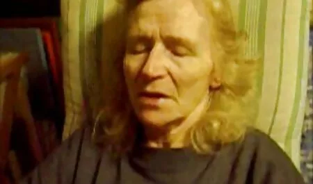 Attraenti donne nere con i video porno nonne anale capelli castani nella vagina.
