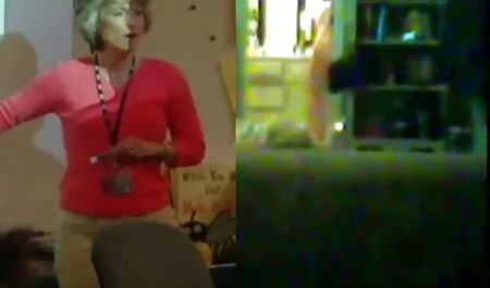 Una ragazza strofina la figa con un porno gratis con nonne membro maschile.