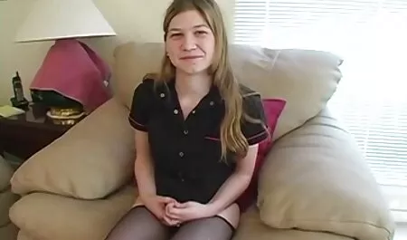 Ragazza con la lingua nonne bocchini durante il sesso.